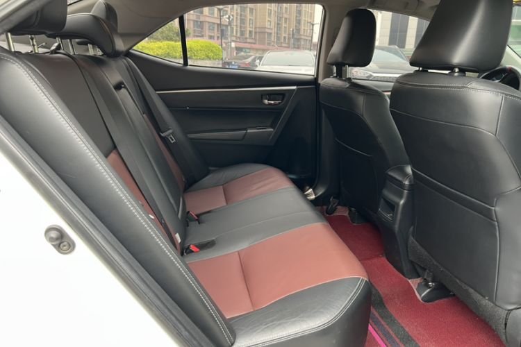 Used Toyota Corolla 2018 Dual-Engine 1.8L E-CVT Smart Edition Interior 9