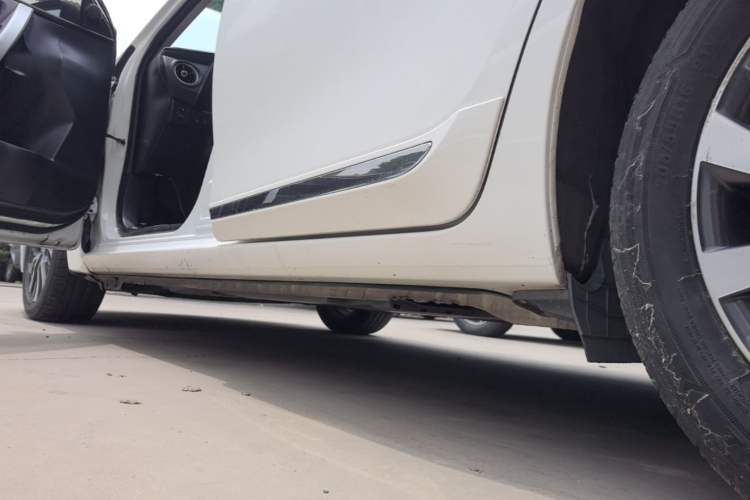 Used Toyota Corolla 2018 Dual-Engine 1.8L E-CVT Smart Edition Left Side Sill