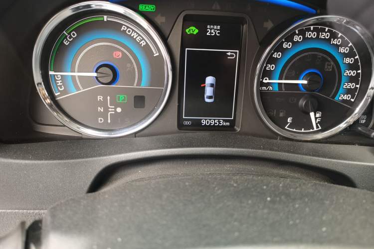 Used Toyota Corolla 2018 Dual-Engine 1.8L E-CVT Smart Edition Odometer Close Up