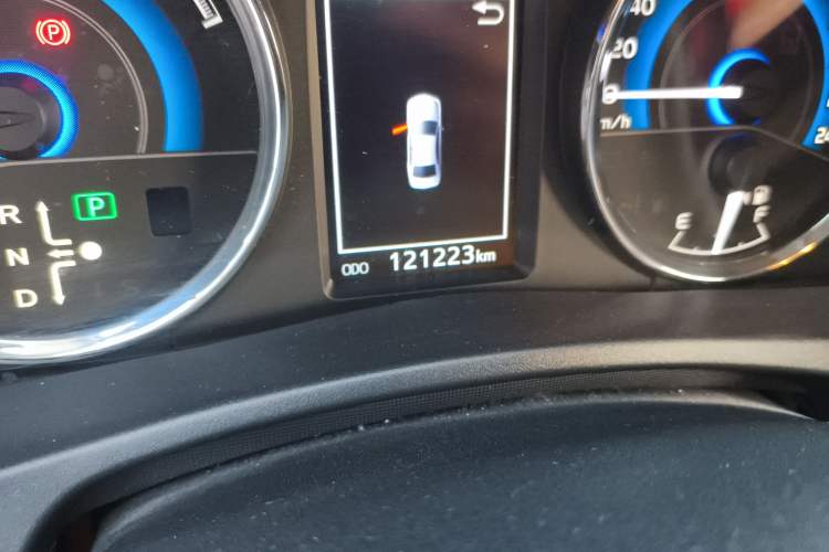 Used Toyota Corolla 2018 Dual-Engine 1.8L E-CVT Smart Edition Odometer Close Up