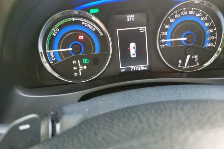 Used Toyota Corolla 2018 Dual-Engine 1.8L E-CVT Smart Edition Odometer Close Up