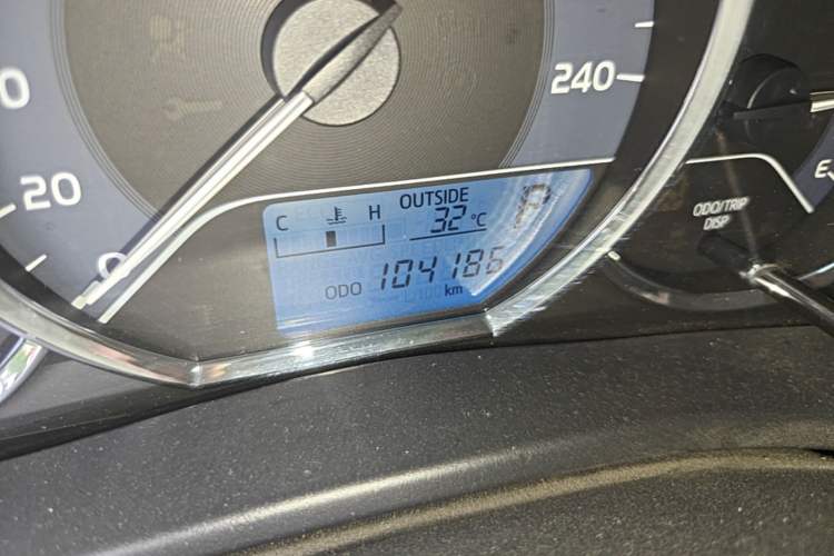 Used Toyota Corolla 2018 1.2T S-CVT GL Smart Enjoyment Version Odometer Close Up