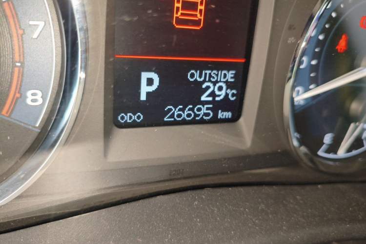 Used Toyota Corolla 2018 1.2T S-CVT GL-i Zhihui Edition Odometer Close Up