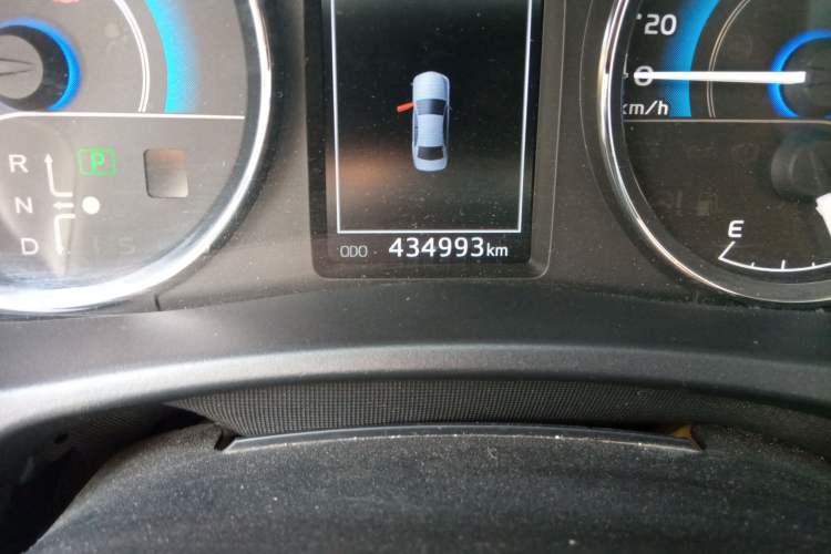 Used Toyota Corolla 2018 Dual-Engine 1.8L E-CVT Smart Edition Odometer Close Up