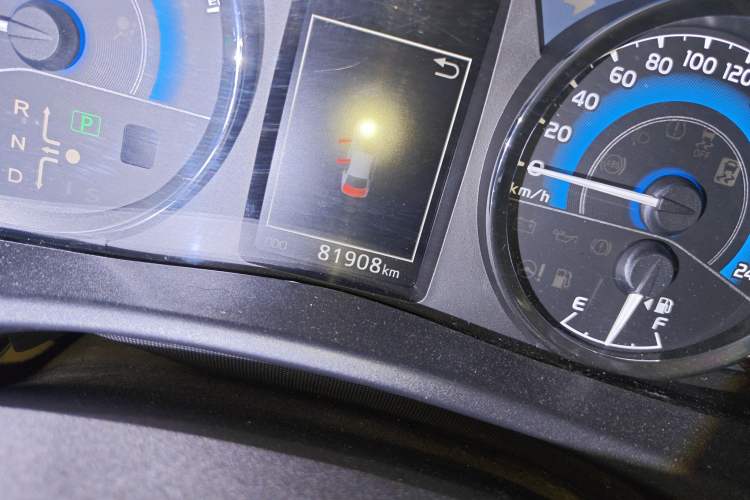 Used Toyota Corolla 2018 Dual-Engine 1.8L E-CVT Smart Edition Odometer Close Up