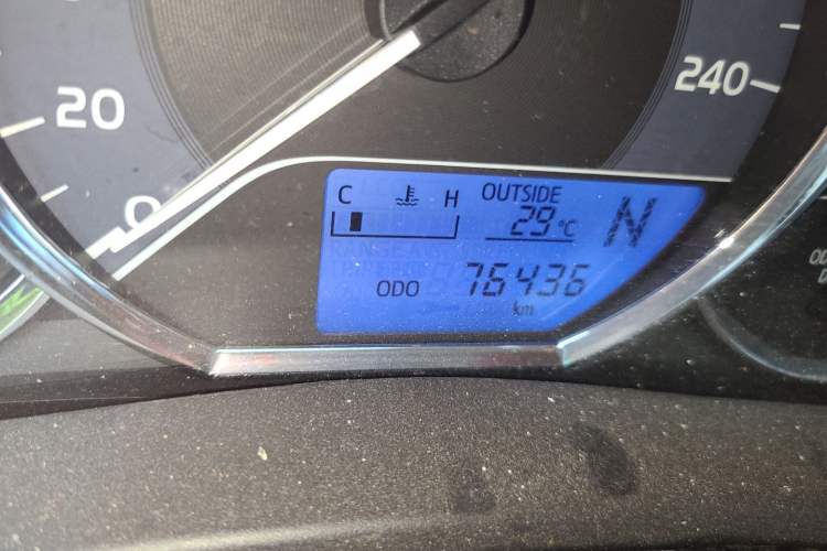 Used Toyota Corolla 2018 1.2T S-CVT GL Smart Enjoyment Version Odometer Close Up