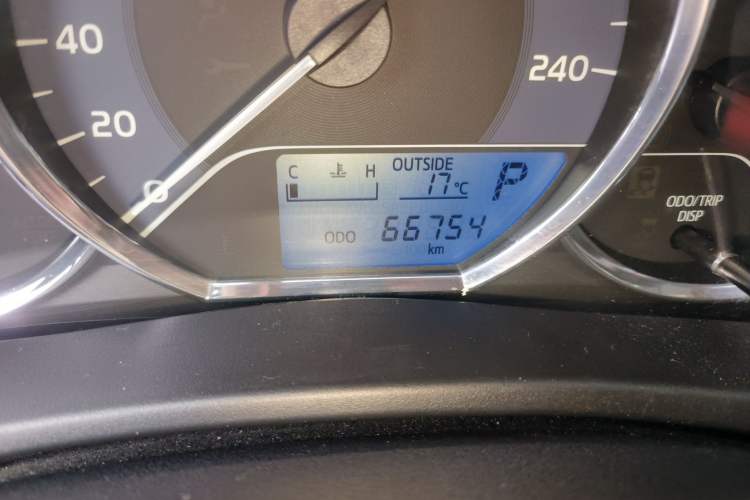 Used Toyota Corolla 2018 1.2T S-CVT GL Smart Enjoyment Version Odometer Close Up