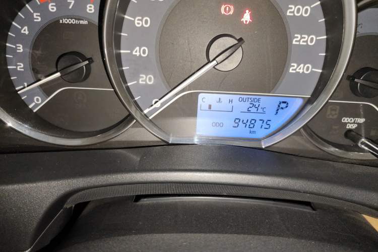 Used Toyota Corolla 2018 1.2T S-CVT GL Smart Enjoyment Version Odometer Close Up