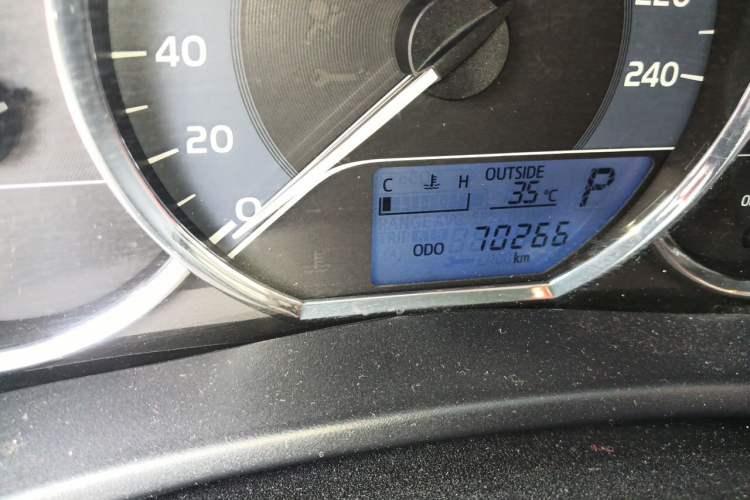 Used Toyota Corolla 2018 1.2T S-CVT GL Smart Enjoyment Version Odometer Close Up