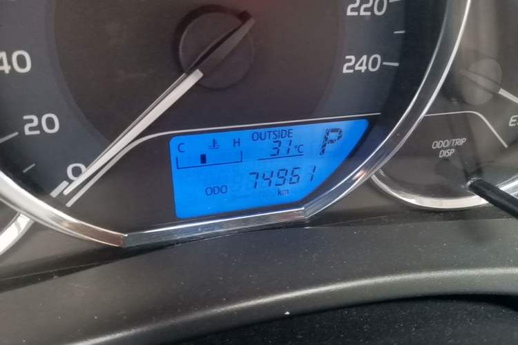 Used Toyota Corolla 2018 1.2T S-CVT GL-i Zhihui Edition Odometer Close Up