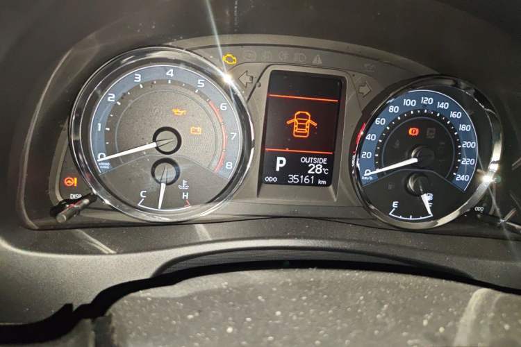 Used Toyota Corolla 2018 1.2T S-CVT GL-i Zhihui Edition Odometer Close Up