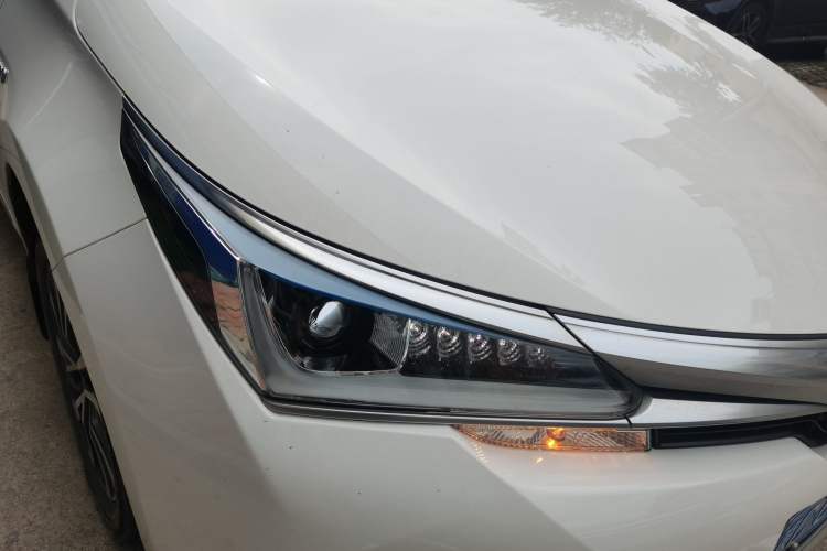 Used Toyota Corolla 2018 Dual-Engine 1.8L E-CVT Smart Edition Right Front Headlight
