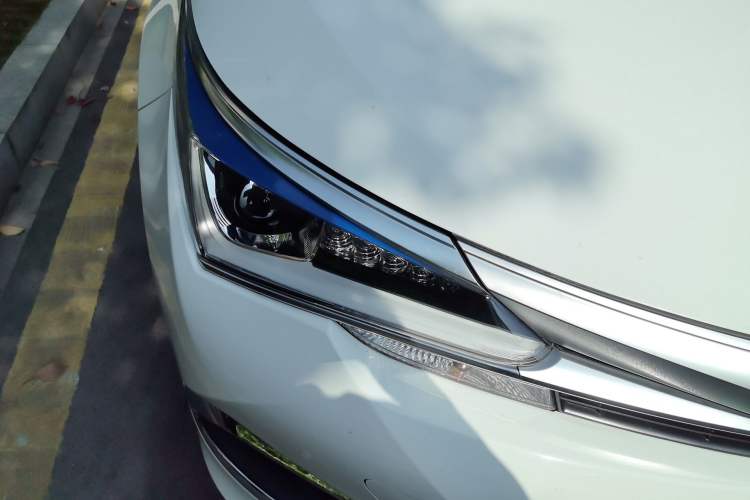 Used Toyota Corolla 2018 Dual-Engine 1.8L E-CVT Smart Edition Right Front Headlight