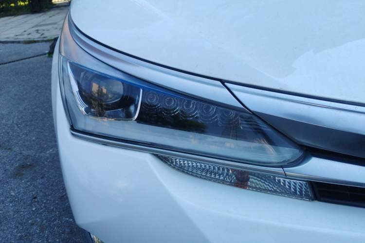 Used Toyota Corolla 2018 Dual-Engine 1.8L E-CVT Smart Edition Right Front Headlight