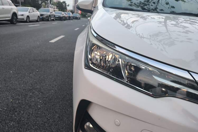Used Toyota Corolla 2018 1.2T S-CVT GL Smart Enjoyment Version Right Front Headlight