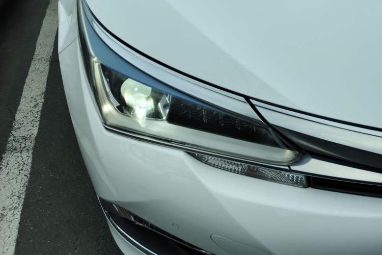Used Toyota Corolla 2018 Dual-Engine 1.8L E-CVT Smart Edition Right Front Headlight