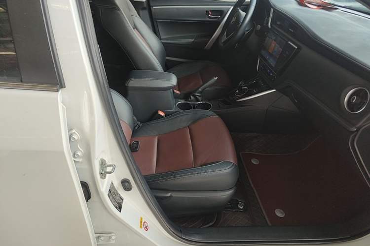 Used Toyota Corolla 2018 Dual-Engine 1.8L E-CVT Smart Edition Right Front Seat