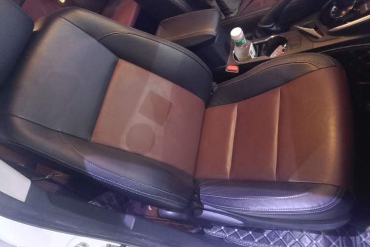 Used Toyota Corolla 2018 Dual-Engine 1.8L E-CVT Smart Edition Right Front Seat