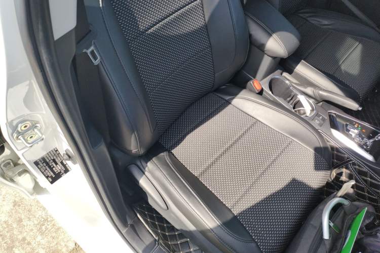 Used Toyota Corolla 2018 1.2T S-CVT GL Smart Enjoyment Version Right Front Seat