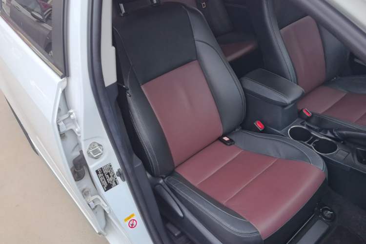 Used Toyota Corolla 2018 Dual-Engine 1.8L E-CVT Smart Edition Right Front Seat