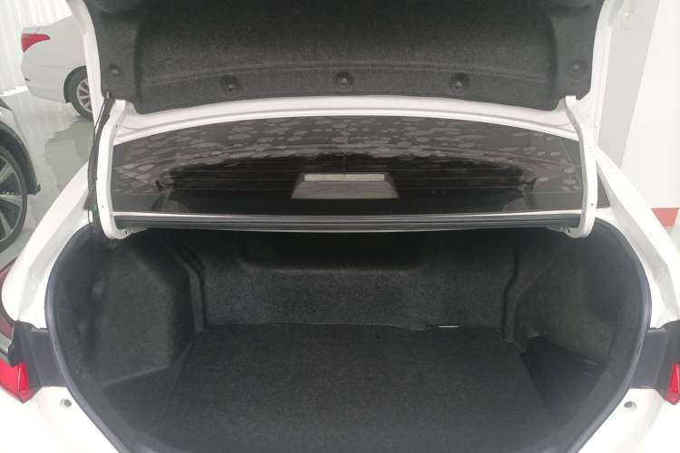 Used Toyota Corolla 2018 Dual-Engine 1.8L E-CVT Smart Edition Trunk