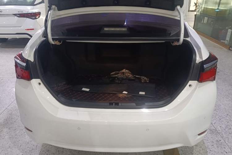 Used Toyota Corolla 2018 Dual-Engine 1.8L E-CVT Smart Edition Trunk