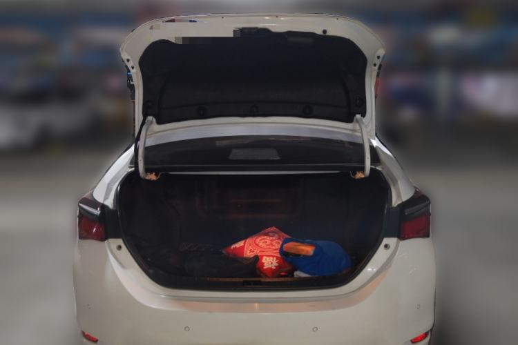 Used Toyota Corolla 2018 Dual-Engine 1.8L E-CVT Smart Edition Trunk