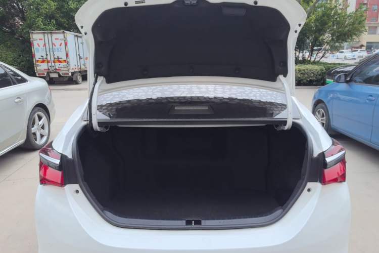 Used Toyota Corolla 2018 Dual-Engine 1.8L E-CVT Smart Edition Trunk