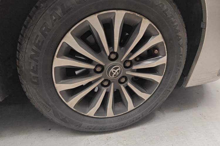 Used Toyota Corolla 2018 1.2T S-CVT GL Smart Enjoyment Version Right Front Wheel Hub