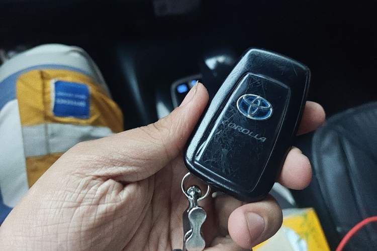 Used Toyota Corolla 2019 Dual-Engine 1.8L E-CVT GL-i Elite Edition Vehicle Key