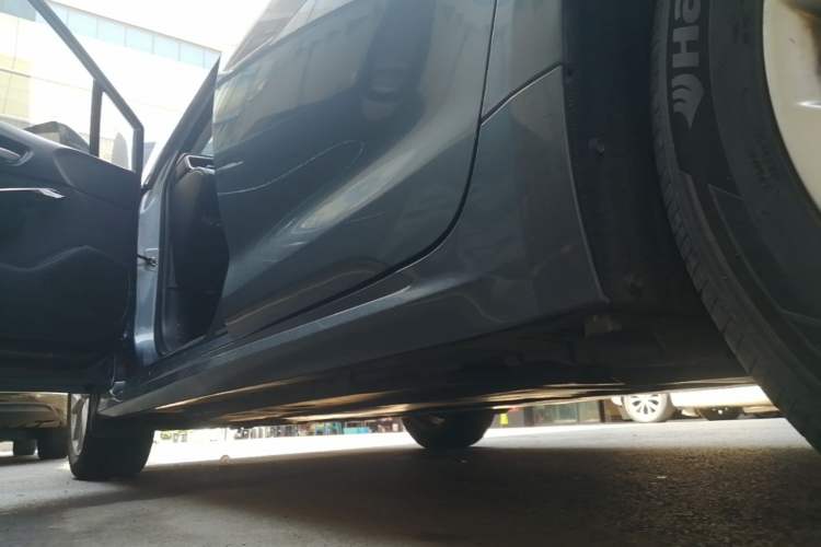 Used Toyota Corolla 2019 Dual-Engine 1.8L E-CVT GL-i Elite Edition Left Side Sill
