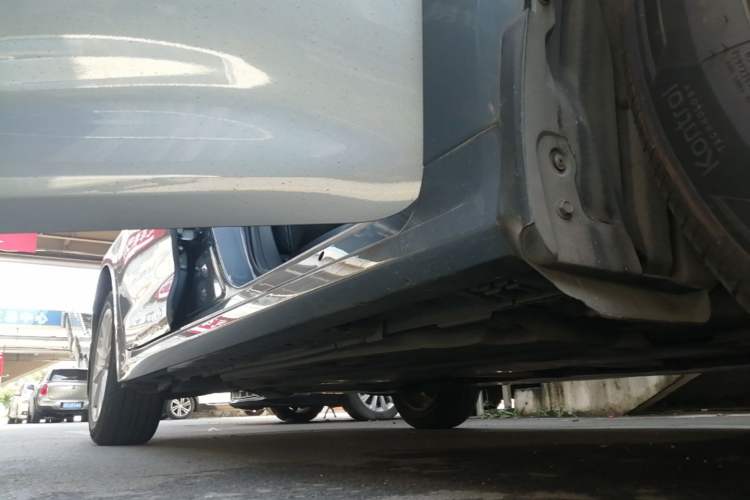 Used Toyota Corolla 2019 Dual-Engine 1.8L E-CVT GL-i Elite Edition Right Side Sill