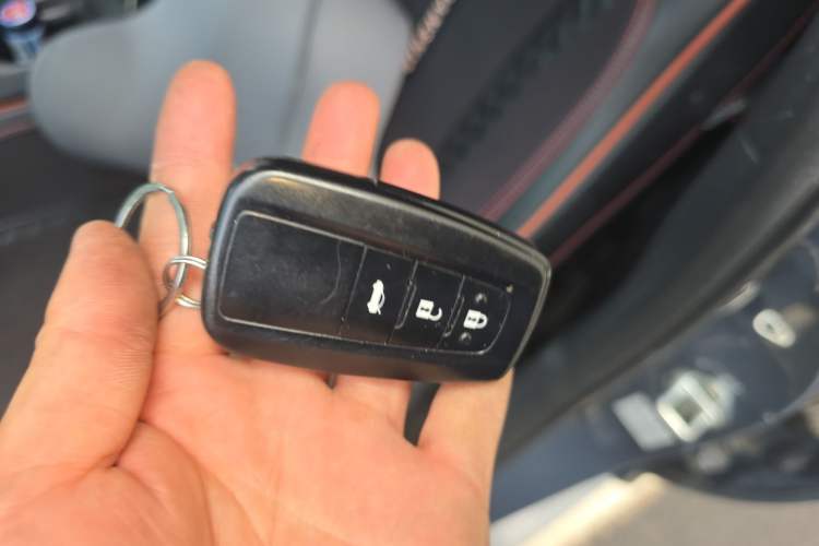 Used Toyota Corolla 2019 Dual-Engine 1.8L E-CVT GL-i Pioneer Edition Vehicle Key