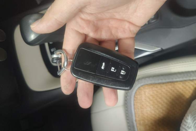 Used Toyota Corolla 2019 Dual-Engine 1.8L E-CVT GL-i Elite Edition Vehicle Key