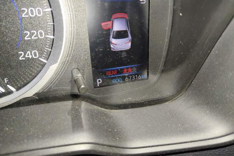 Used Toyota Corolla 2019 Dual-Engine 1.8L E-CVT GL-i Elite Edition Odometer Close Up