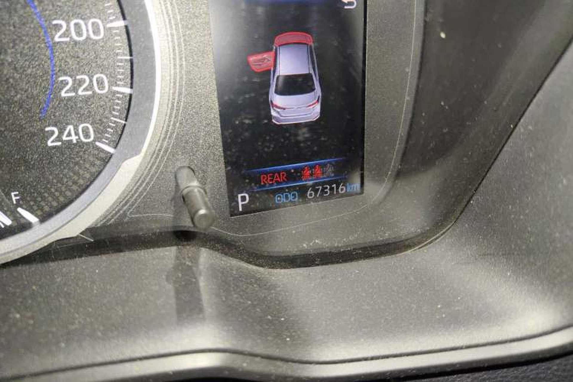 Used Toyota Corolla 2019 Dual-Engine 1.8L E-CVT GL-i Elite Edition Odometer Close Up