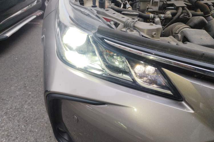 Used Toyota Corolla 2019 Dual-Engine 1.8L E-CVT GL-i Elite Edition Right Front Headlight
