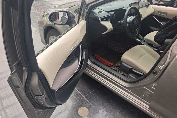 Used Toyota Corolla 2019 Dual-Engine 1.8L E-CVT GL-i Elite Edition Driver Seat