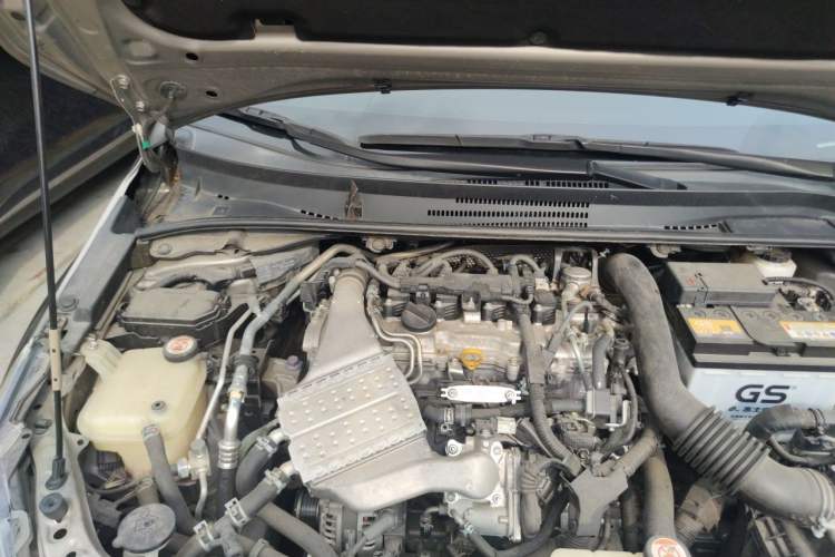 Used Toyota Corolla 2019 1.2T S-CVT GL-i Luxury Edition Engine Bay Right