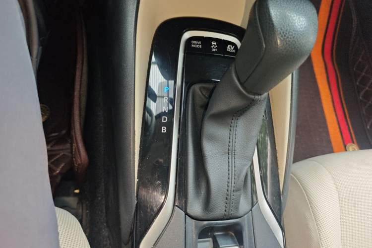 Used Toyota Corolla 2019 Dual-Engine 1.8L E-CVT GL-i Elite Edition Gear Lever
