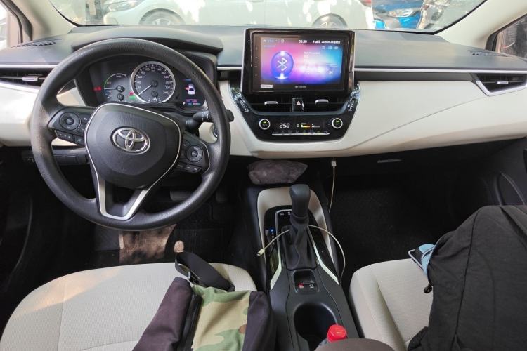 Used Toyota Corolla 2019 Dual-Engine 1.8L E-CVT GL-i Elite Edition Center Console