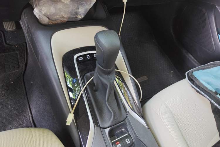 Used Toyota Corolla 2019 Dual-Engine 1.8L E-CVT GL-i Elite Edition Gear Lever