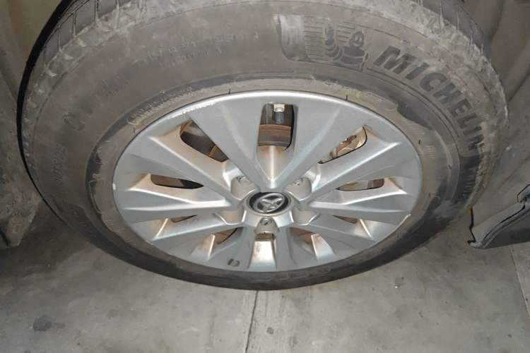 Used Toyota Corolla 2019 1.2T S-CVT GL Pioneer Edition Right Front Wheel Hub