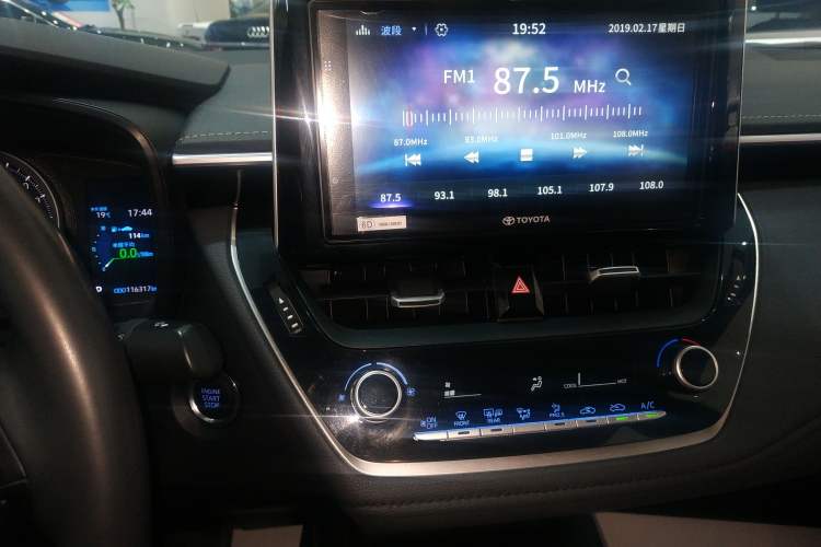 Used Toyota Corolla 2019 1.2T S-CVT GL-i Luxury Edition Audio And AC Panel