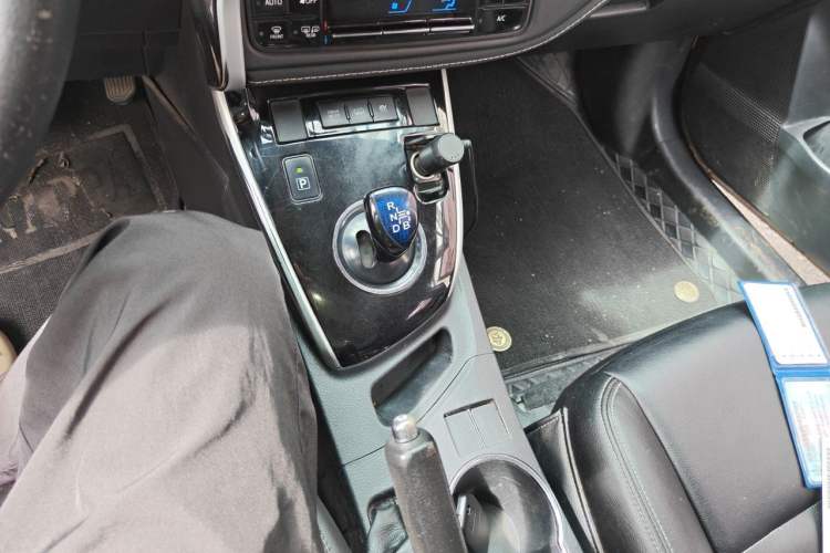 Used Toyota Corolla 2019 Dual-Engine 1.8L E-CVT GL-i Pioneer Edition Gear Lever