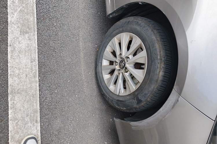 Used Toyota Corolla 2019 1.2T S-CVT GL Pioneer Edition Right Front Wheel Hub
