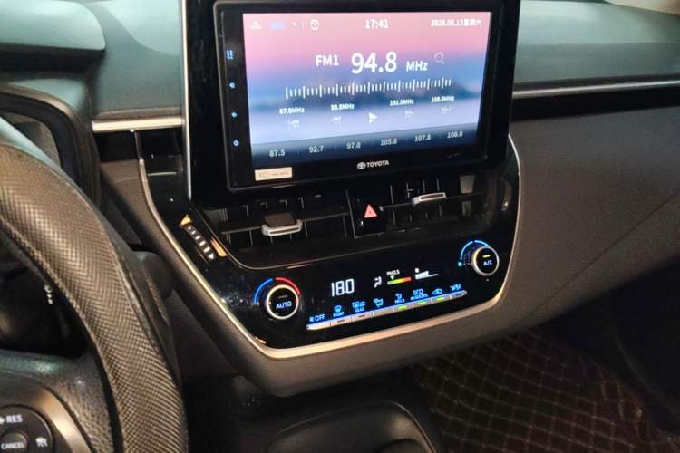 Used Toyota Corolla 2019 Dual-Engine 1.8L E-CVT GL-i Elite Edition Audio And AC Panel