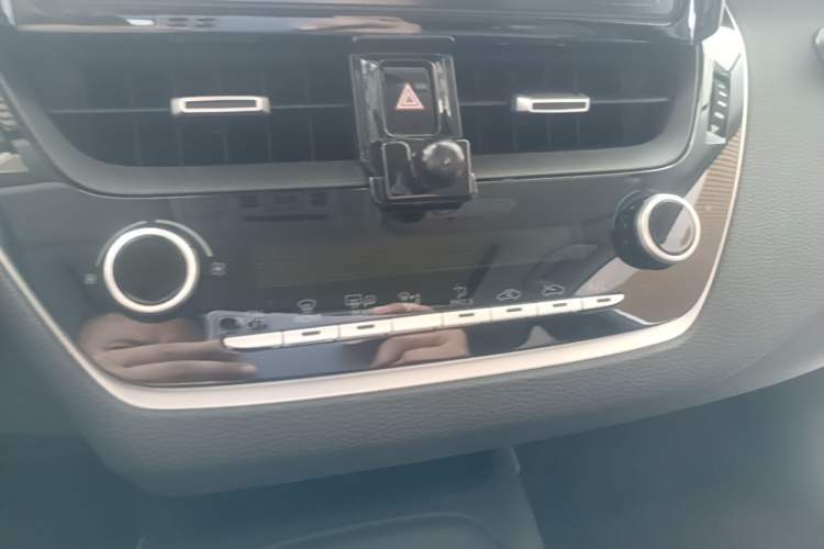 Used Toyota Corolla 2019 1.2T S-CVT GL-i Elite Edition Audio And AC Panel