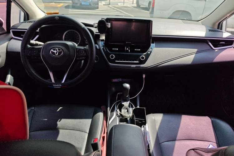 Used Toyota Corolla 2019 1.2T S-CVT GL-i Luxury Edition Center Console