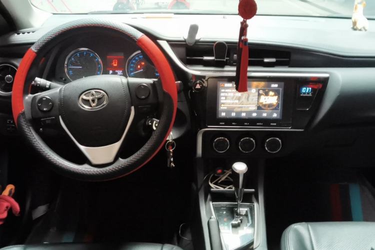 Used Toyota Corolla 2019 1.2T S-CVT GL-i Elite Edition Center Console
